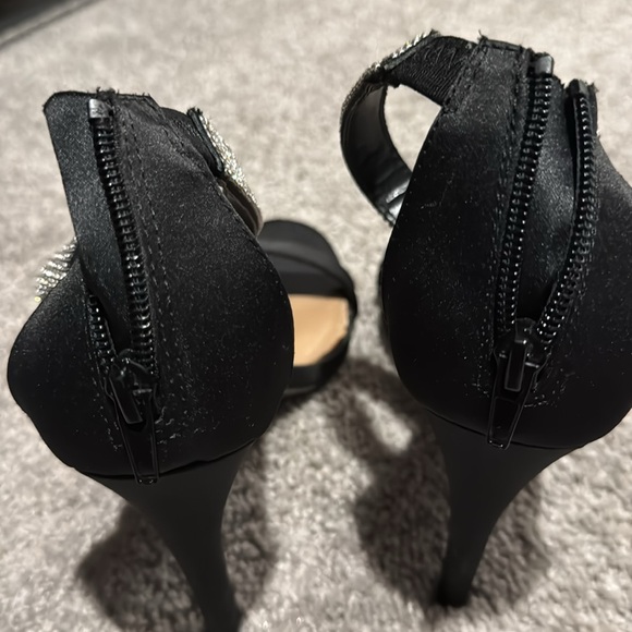 Black Satin pumps - Picture 5 of 5